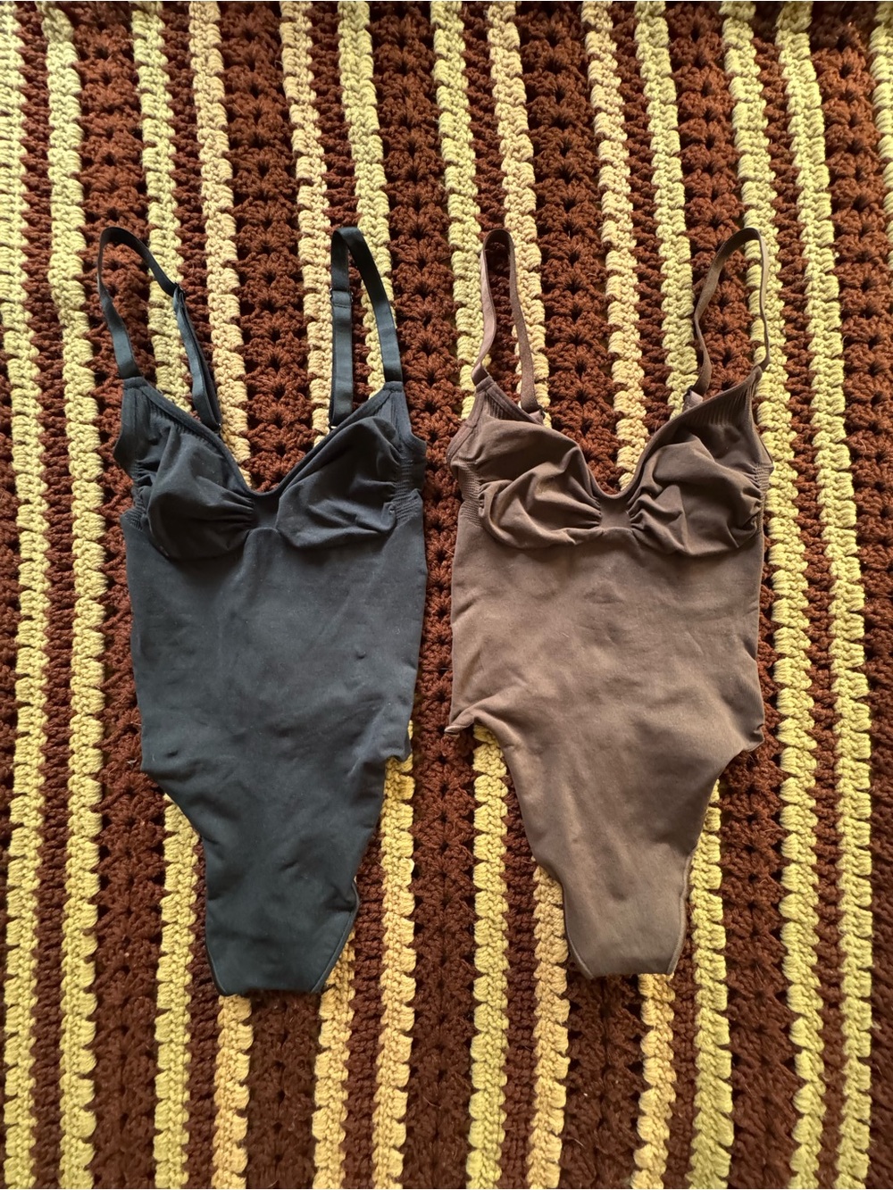 SKIMS Seamless Sculpt Thong Bodysuit Bundle - Onyx & Cocoa - Size Small
